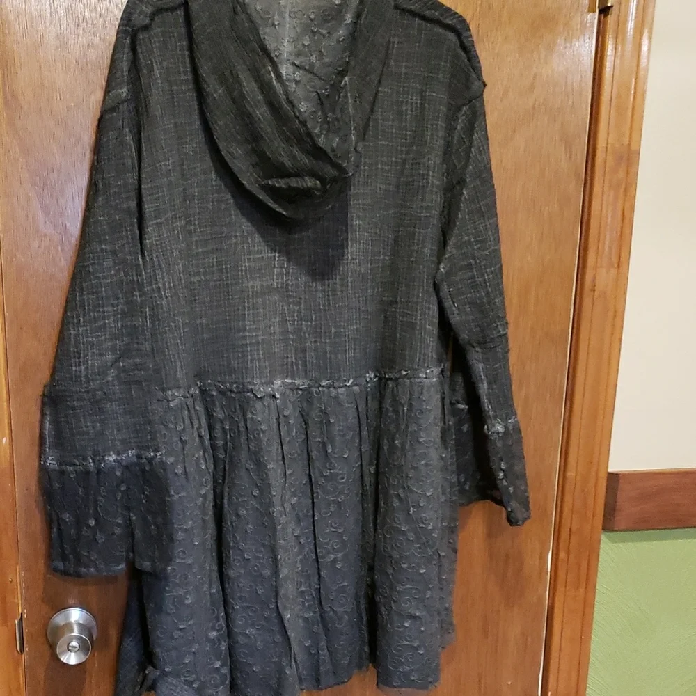 Jaded Gypsy Elysia Weekend  Button-Front Gauze & Lace Shacket in Mineral Black - Picture 8 of 10